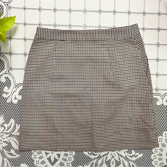 Classic Brown Black and White Checkered Skirt - Picture 3 of 7